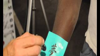 tuto  comment faire un tatouage temporaire blanc sur une peau black  noire [upl. by Yenobe]