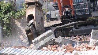 Bagger Zaxis 350 LCN mit Pulverisator auf Abrissbaustelle [upl. by Nodnyl446]