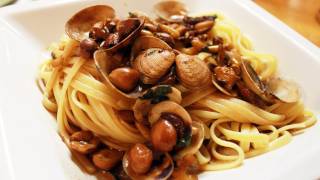 Primo piatto natalizio linguine con vongole noci nocciole e pinoli [upl. by Ecadnak]