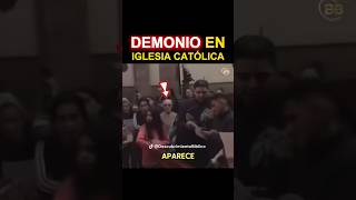 Iglesia Católica Un Demonio Aparece Durante la Alabanza [upl. by Eshman]