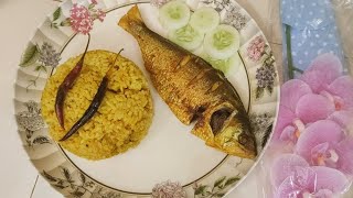 বৃষ্টির দিনে গরম খিচুড়ির সাথে ইলিশ মাছ ভাজা Hilsha Fry  Ayeshar Heshel [upl. by Aleacin]