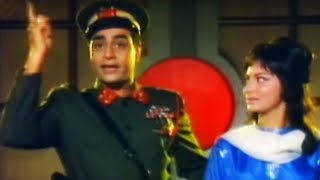 Rajendra Kumar amp Mehmood help Waheeda Rehman  Shatranj  Action Scene [upl. by Laius]