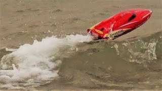 RC Boot Adventure Scale Speedboot vs Pedrazzini Capri Woodburning boat [upl. by Harms]