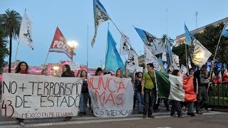 Miles de jóvenes se movilizaron para pedir justicia por los 43 estudiantes mexicanos desaparecidos [upl. by Sarid]