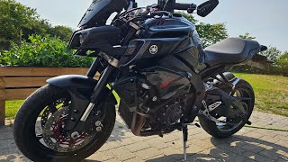 Yamaha MT09 Gen2 vs MT10 Gen1 [upl. by Ilajna84]