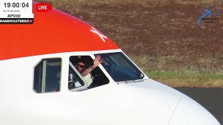 INCREDIBLE PILOT OPEN THE WINDOW WAVE AND TAKE OFF A320 EasyJet at Madeira Airport [upl. by Cr]