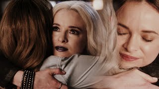 The flash 7x05  caitlin and frost hug each other [upl. by Aleciram416]