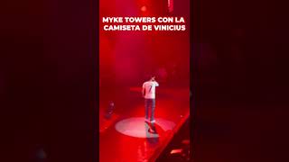 MYKE TOWERS en su concierto con la camiseta del REAL MADRID de VINICIUS [upl. by Tymothy]