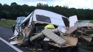 Ravage na ongeval met caravan op A28 Assen [upl. by Tiffany]