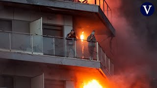 Así ha sido el milagroso rescate de dos personas atrapadas en el incendio de València [upl. by Donaugh]