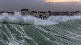 Vidéo du shooting hélico sur la tempête Petra avec Philip Plisson [upl. by Garwin]