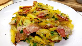 Bratkartoffeln mit Speck in einer Pfanne Ein leichtes und herzhaftes Mittagessen [upl. by Loleta]