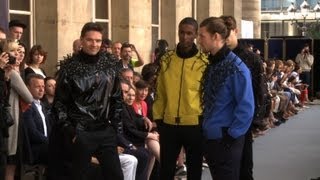 Défilé Pierre Cardin Homme PrintempsEté 2013 avec interview [upl. by Arutek]