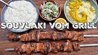 SOUVLAKI VOM GRILL  saftig und lecker [upl. by Ahsimal]