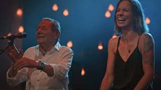 Christina Stürmer feat Wolfgang Ambros  Du bist wia de Wintasun MTV Unplugged [upl. by Gino880]