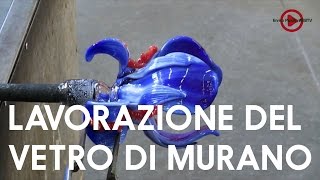 LAVORAZIONE DEL VETRO DI MURANO come si crea un fiore di vetro artigiani in estinzione [upl. by Annawat]