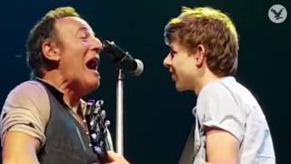 Bruce Springsteen brings young fan up onstage to perform Growin Up with him [upl. by Fotina]