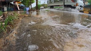 Drainage blockage causes heavy flooding on roads after heavy rains [upl. by Tedmann749]