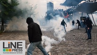 Violents heurts aux abords du meeting de Marine Le Pen  Paris  France 17 avril 2017 [upl. by Avron]