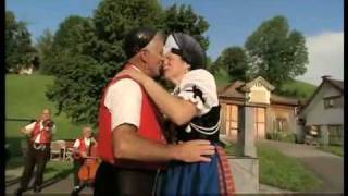 Appenzeller Streichmusik Edelweiss Herisau amp Hierig Tanzpaare  Appenzeller Volkstanz 2005 [upl. by Nosredneh]