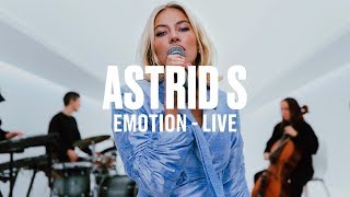 Astrid S  Emotion Live  Vevo DSCVR ARTISTS TO WATCH 2019 [upl. by Ellesirg431]