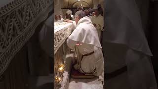 Estratta la manna dalle ossa di San Nicola grande emozione in Basilica subscribe funny viral op [upl. by Eecal557]