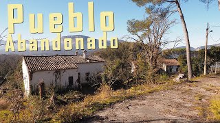 ¿QUIEN VIVIÓ en este PUEBLO ABANDONADO realmente  Lugares Abandonados y URBEX [upl. by Ominorej]