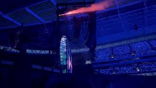 Coldplay cover quotJiggle Jigglequot by Duke amp Jones and Louis Theroux at Wembley show [upl. by Krys717]