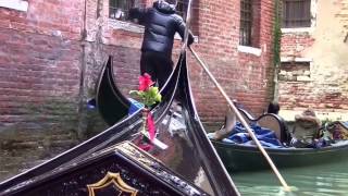 07 GONDOLA VENECIANA VENECIA ITALIA [upl. by Ezirtaeb]