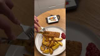 Fish and chips wedges actually cook from frozen 15 minutes in a halogen oven [upl. by Jarrod]