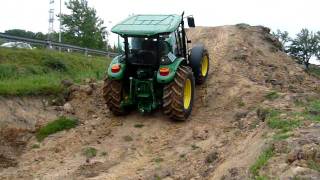 Curso de seguridad y manejo del Tractor agrícolasubida con fuerte pendiente1 [upl. by Odlanra]