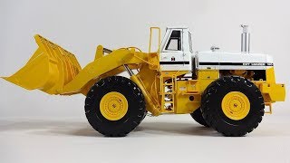 International 560 Payloader 125 Scale Diecast Model by First Gear [upl. by Yeldnarb]