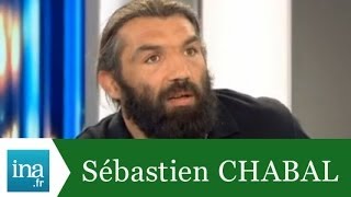 Sébastien Chabal quotnos arbitres ne sont pas prosquot  Archive INA [upl. by Aneryc758]