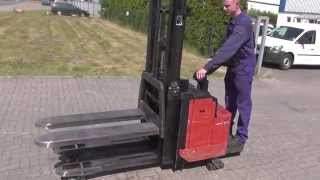 EL4751  1250kg used BT LSF125011 electric pallet truck from 1996 [upl. by Llerred]