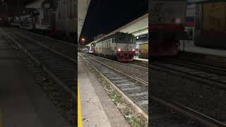 E652137 merci in transito alla stazione di Salerno ferrovie treno train stazione fs [upl. by Ferro871]