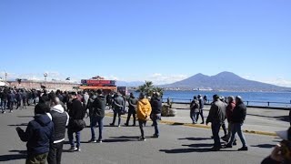 Covid ambulanti di nuovo in piazza a Napoli corteo e blocchi stradali [upl. by Winshell675]