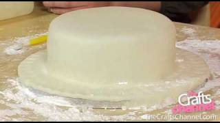 HOW TO SMOOTHLY COVER A CAKE WITH FONDANT ICING [upl. by Ihskaneem]