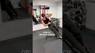 HOW TO OBLIQUE CRUNCH USING A 45 DEGREE BACK EXTENSION MACHINE [upl. by Boru]