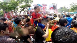 Songkran festival in Chiang mai 태국 송크란 축제 [upl. by Rogerg267]