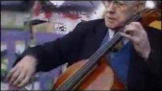 Rostropovich suona davanti alla caduta del muro di berlino [upl. by Ailene261]