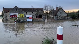 La Creuse en crue et des rues inondées à La RochePosay  AFP Images [upl. by Faustina517]