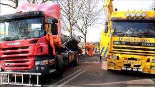 Vrachtwagen gekanteld op N381 bij Donkerbroek [upl. by Vokay]