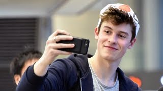 SHAWN MENDES Arrives In JAPAN amp Greets Fansショーン・メンデス初来日！空港でファンサービス [upl. by Anits]