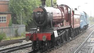 5972 Olton Hall pulls Mallard in to york Wednesday 19 Jul 2011 [upl. by Suryt728]