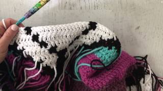 Howto Carry Yarn and Change Color in a Crochet Graphgan [upl. by Edrahc561]