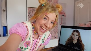 Nep Stefania in Vlogmania Seizoen 3 Aflevering 2 op zondag 3 november 2024 om 1810 uur op NPO Zapp [upl. by Asaert]