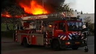 UIT DE OUDE DOOS PRIO 1 ZEER GROTE BRAND ELOMATIC HENGELO 07052002 [upl. by Terchie]