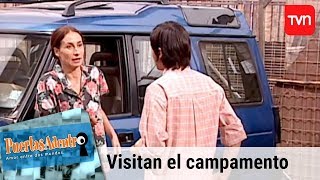 Visitan el campamento  Puertas adentro  T1E11 [upl. by Uokes146]