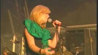 Moloko Familiar Feeling Live  Glastonbury 2003 divx [upl. by Lener]