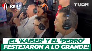 ¡EUFÓRICO Así festejaron Rafa Márquez y el Perro Bermúdez el gol de Quiñones  TUDN [upl. by Ellekcir438]